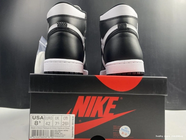 Cheap Husky White Air 1 Black (2014) Retro Jordan 555088-010 0820